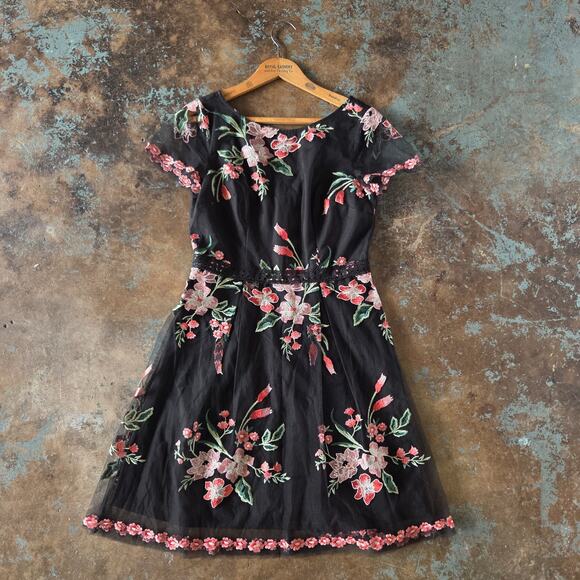 Adrianna Papell Fit & Flare Floral Dress Size 6 Black Tulle Embroidered Mesh - Picture 1 of 9